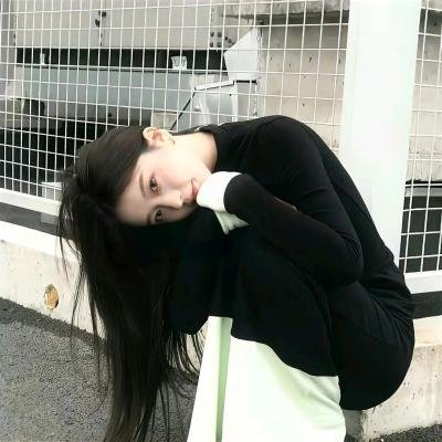 葡萄架下的女神 海报